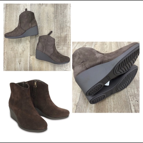 Crocs Leigh Wedge Bootie - Picture 1 of 15
